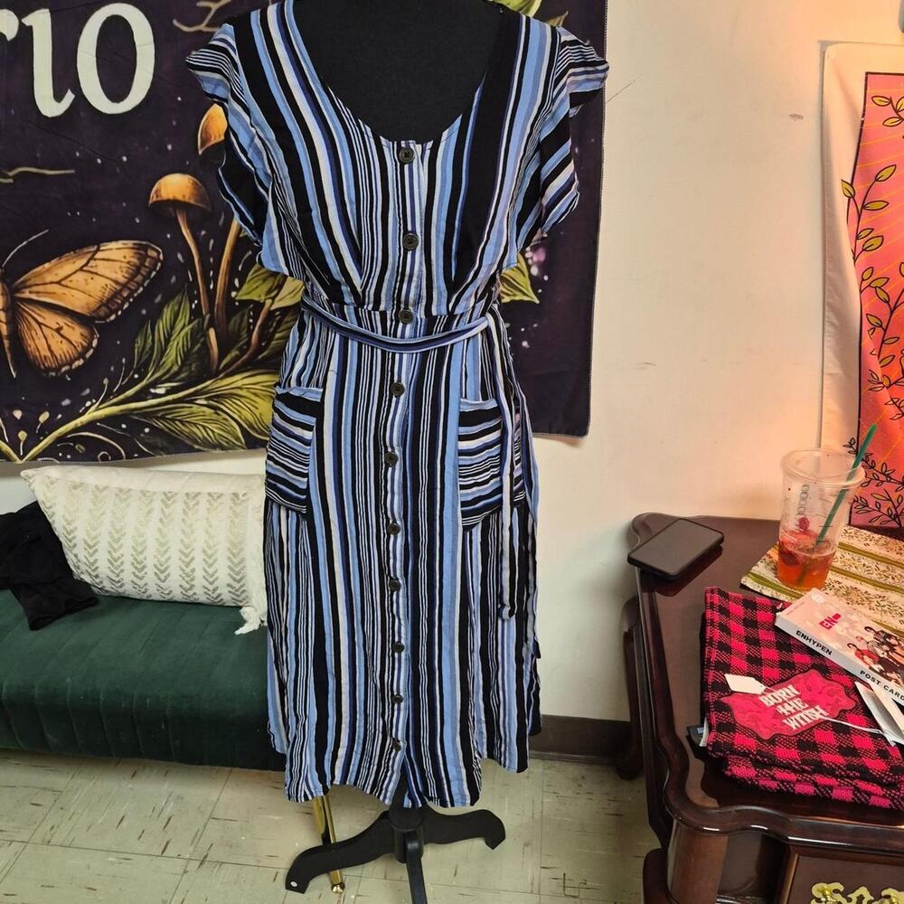 Blue and black vertical striped